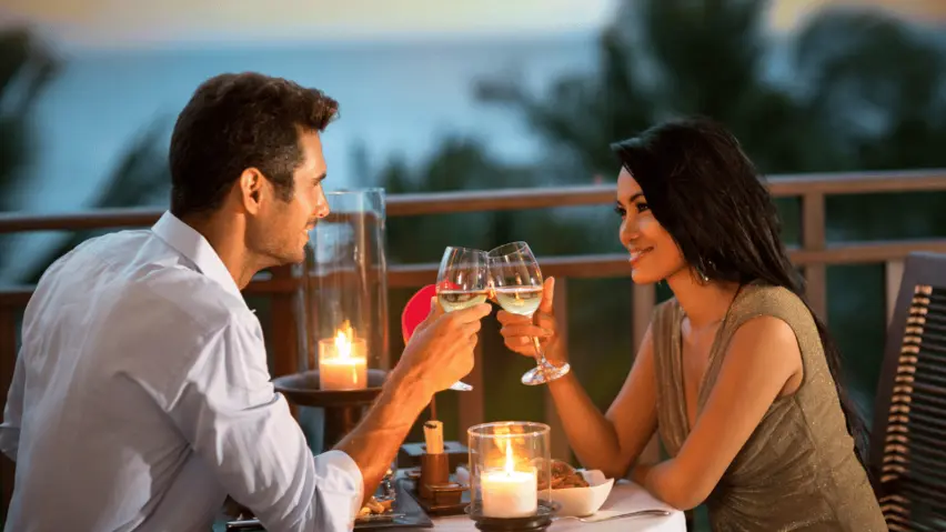 How to Act Romantic on Your First Date