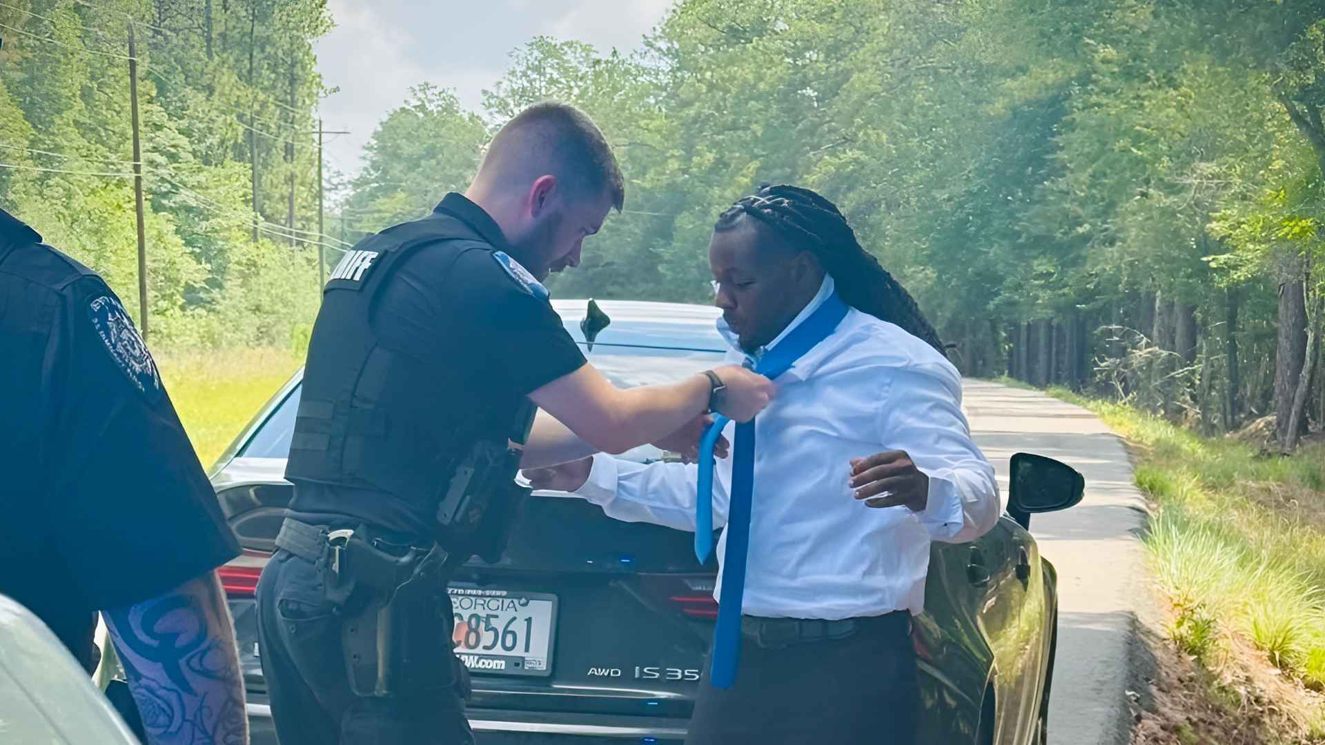 Deputy’s Unexpected Act During Traffic Stop Is Melting Hearts Online