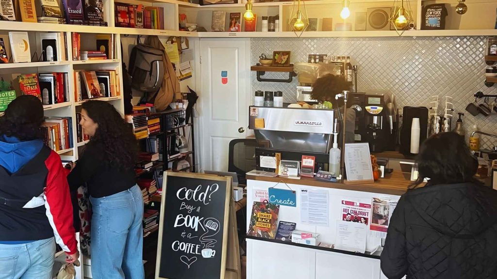 Cafe con Libros interior with books and coffee